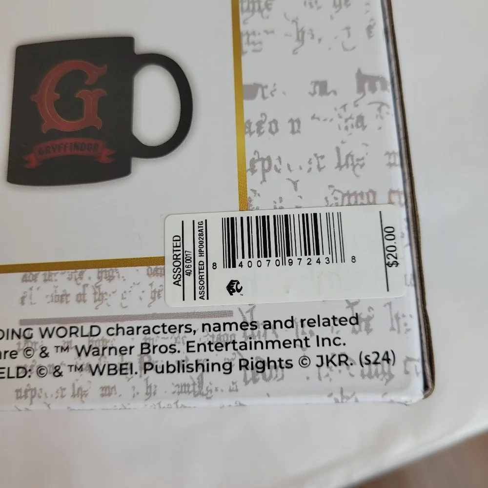 Hogwarts Harry‎ Potter Boxed Gift Set: Coffee Mug, Socks, Beanie Hat. Wizzard.